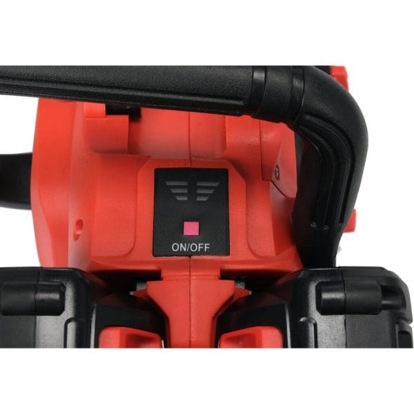 Yato Akkumoottorisaha takaa