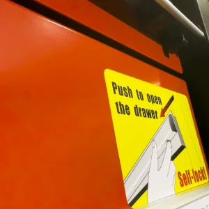 Yato Työkaluvaunu 12-laatikkoa lokeron lukko