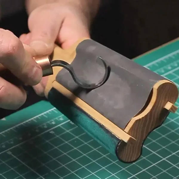 BeaverCraft Nahkastroppi lusikkaveitsille kuvituskuva