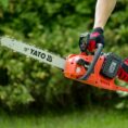 Yato Akkumoottorisaha 16" 2X18V runko kädessä