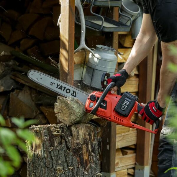 Yato Akkumoottorisaha 16" 2X18V runko Yato Akkumoottorisaha 16" 2X18V runko sahauskäytössä