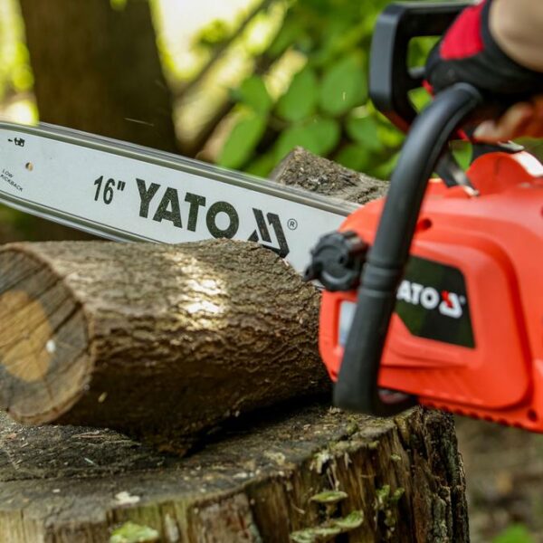 Yato Akkumoottorisaha 16" 2X18V runko Yato Akkumoottorisaha 16" 2X18V runko halkaisukäytössä
